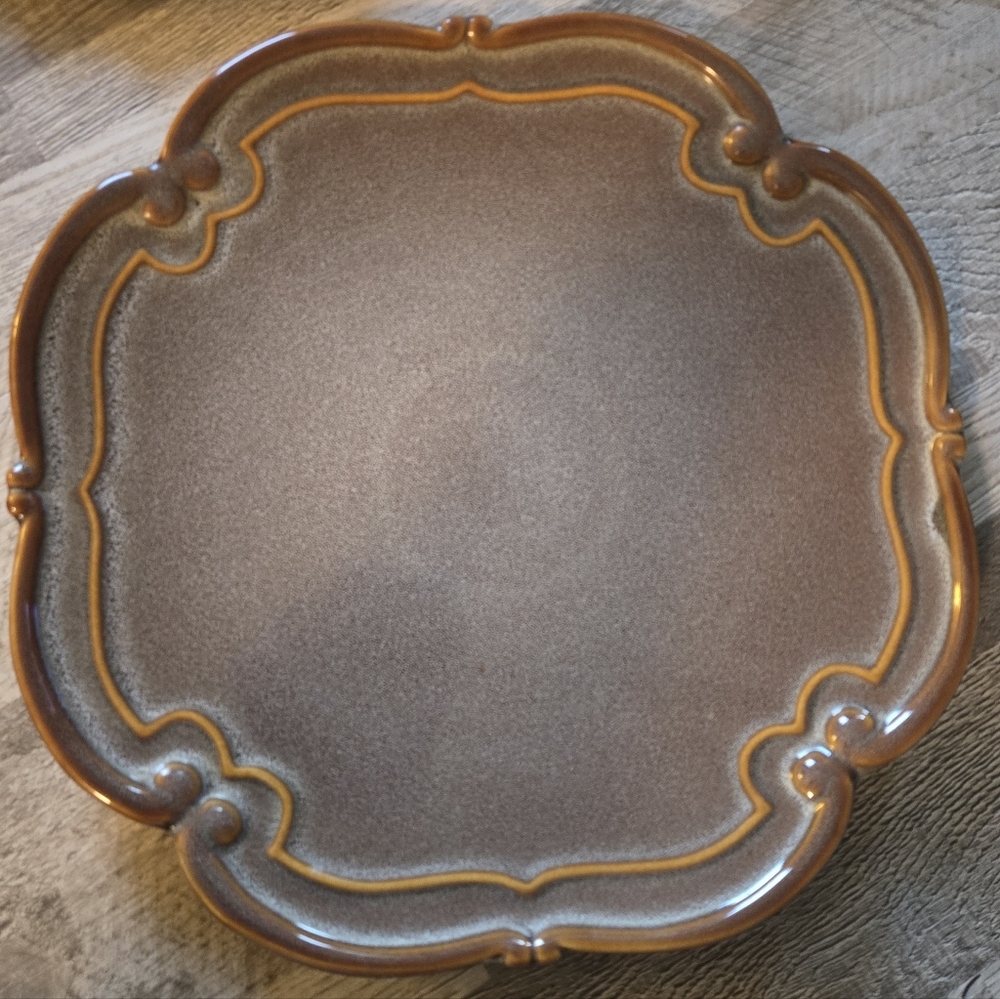 Bombay Company Scalloped Earth Tone Gold Trim Plates Large Serving Platter Set - Picture 6 of 10